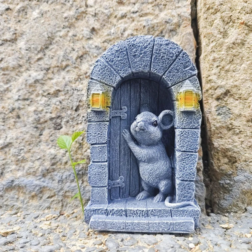 décoration extérieure artisanale porte souris sculptée lanternes dorées gris beige bleuclair