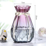 vases modernes élégants couleurs bleu violet rose facettes rayures opaques décoration intérieure arrangement fleurs