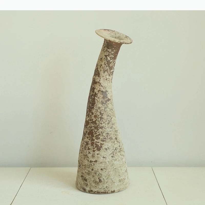 vase decoratif rustique vase table forme colonne beige blanc cassé brun rouille aspect texturé