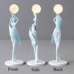 sculpture décorative moderne figure féminine globe lune noir blanc bleu clair résine chambre salon
