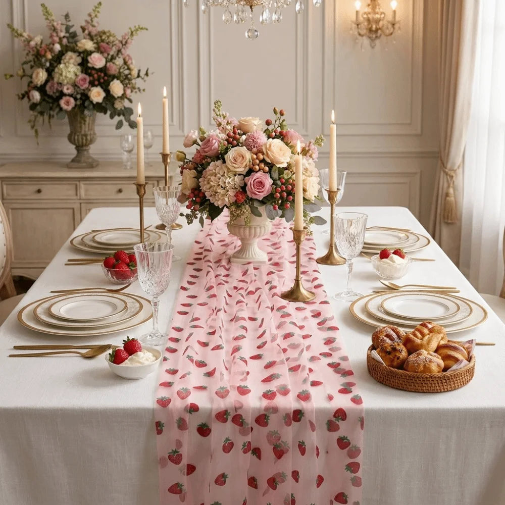 table table rose fraises feuilles vertes transparente moderne mariage festif