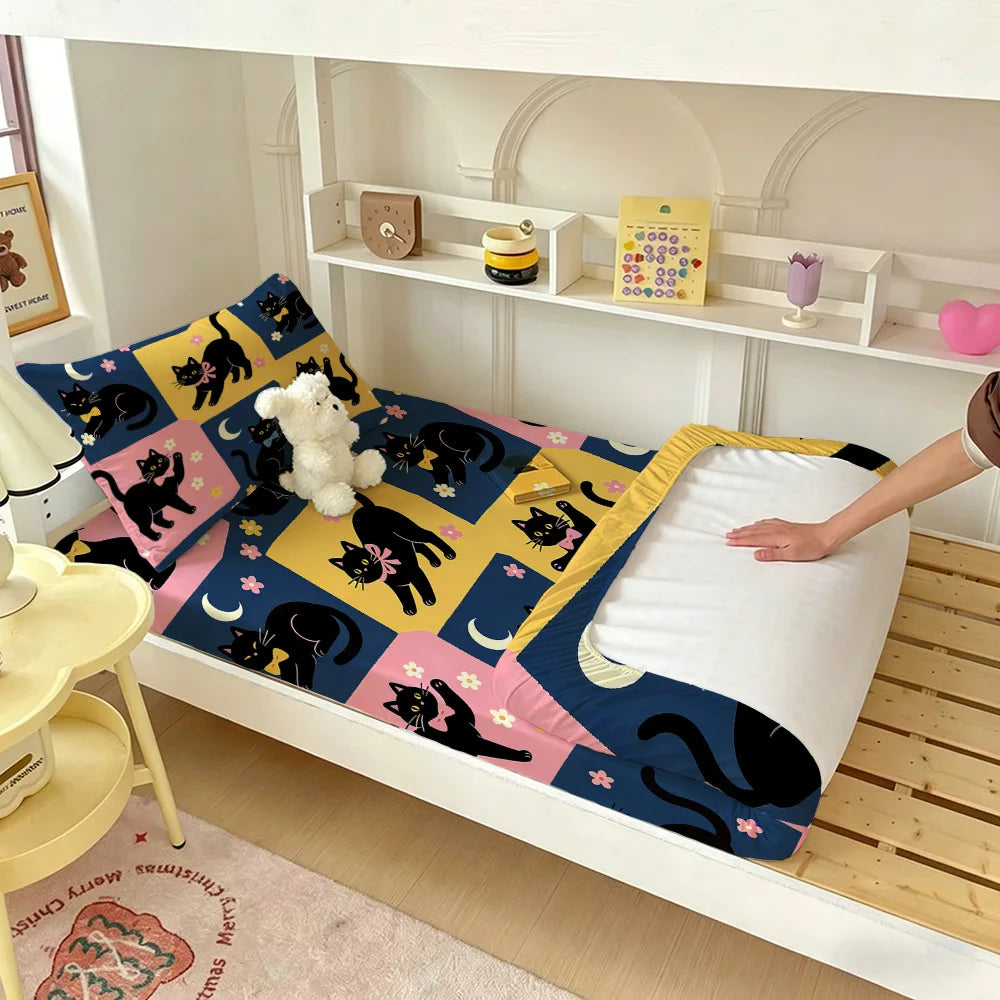 drap housse lit motif chats noirs fleurs colorées moderne taies oreiller bleu foncé jaune