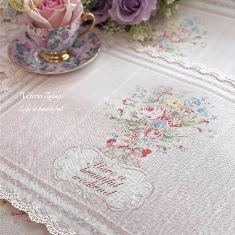 serviettes table rectangulaires fleurs roses classiques blanc rose pâle beige bleu clair bordure dentelée