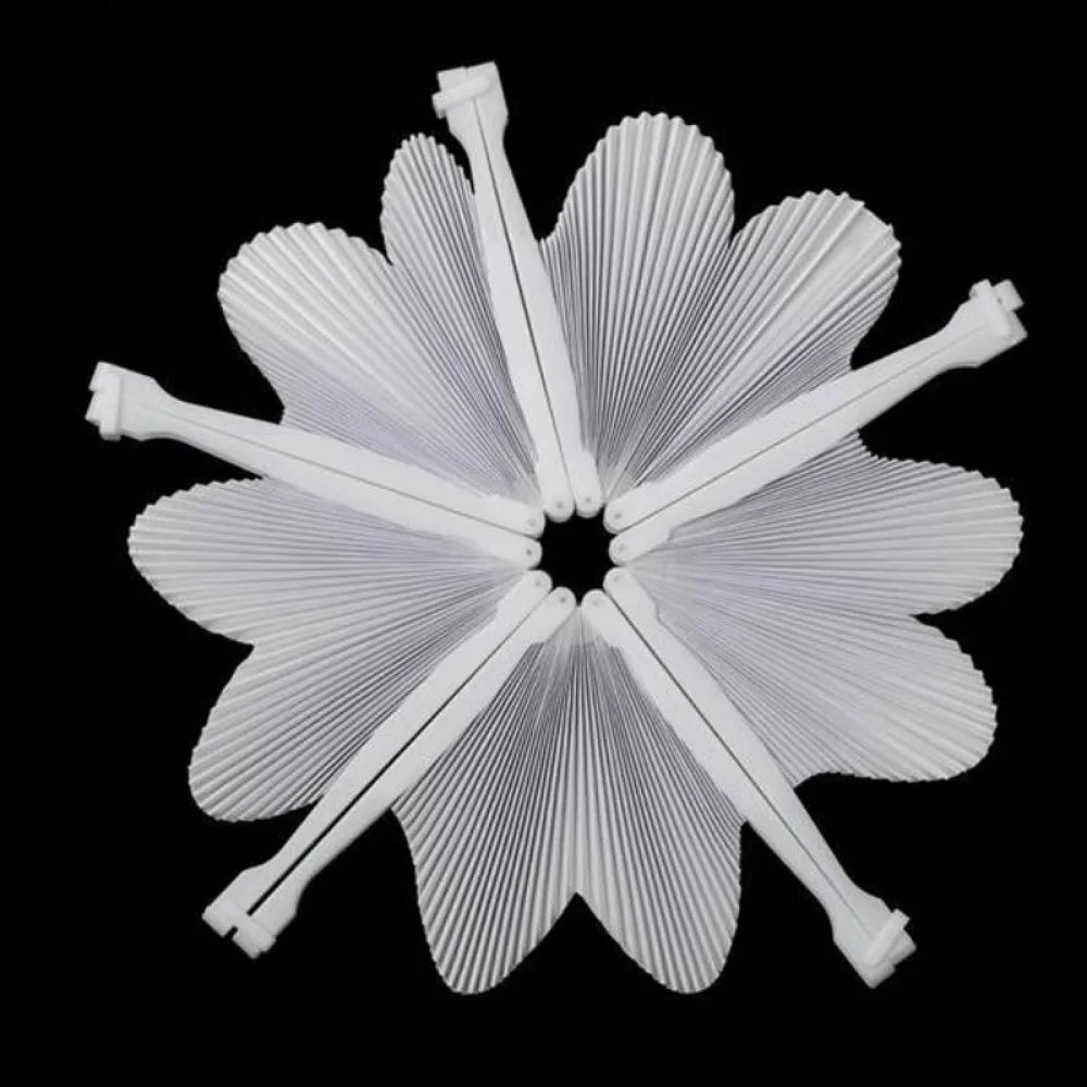 éventails pliants blancs classiques rayures fines tringle diamètre 24cm hauteur 25cm anniversaire mariage decoration