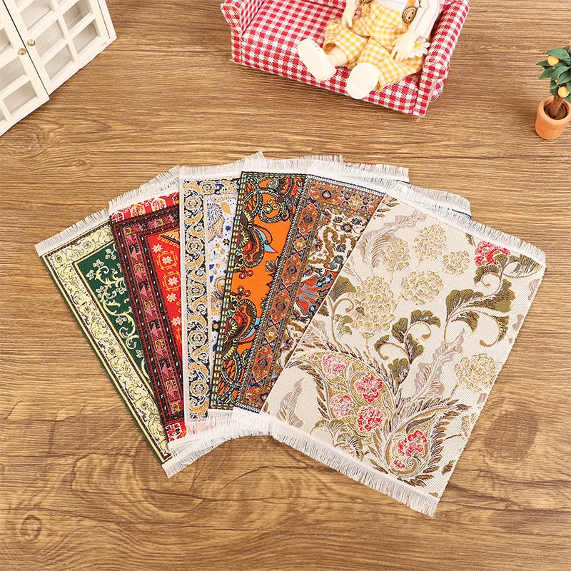 tapis miniature animaux nature ornements floraux motifs géométriques franges classique vert rouge