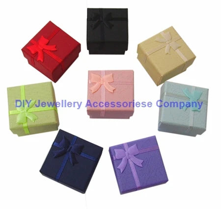 boîtes bijoux papier rouge noir vert rose bleu orange marron ruban satin classique