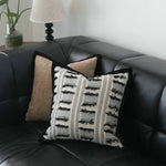 coussin moderne motif rayures beige bordure noire poly coton 45x45cm décoration intérieure sans rembourrage