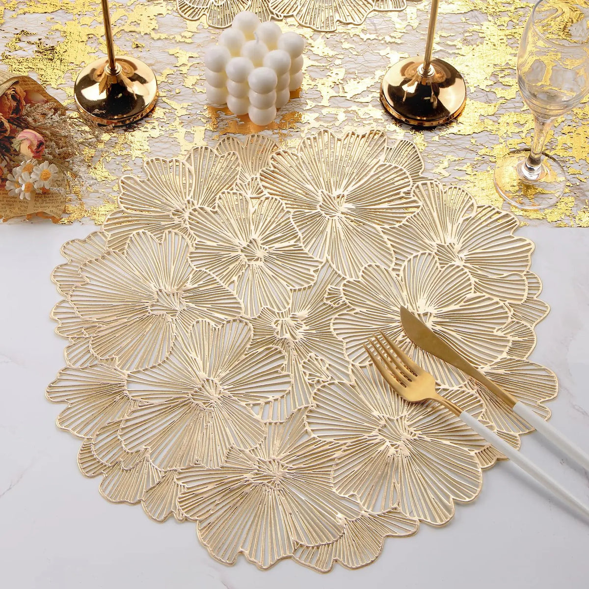 placemat doré fleurs découpées moderne respectueux environnement serviette table décoration noël festive