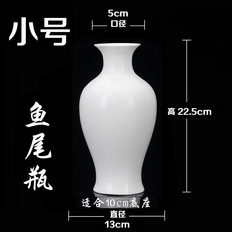 Photographie d'un vase de porcelaine blanc de style traditionnel chinois avec des dimensions clairement indiquées.