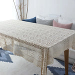 Nappe crochetée sur table à manger