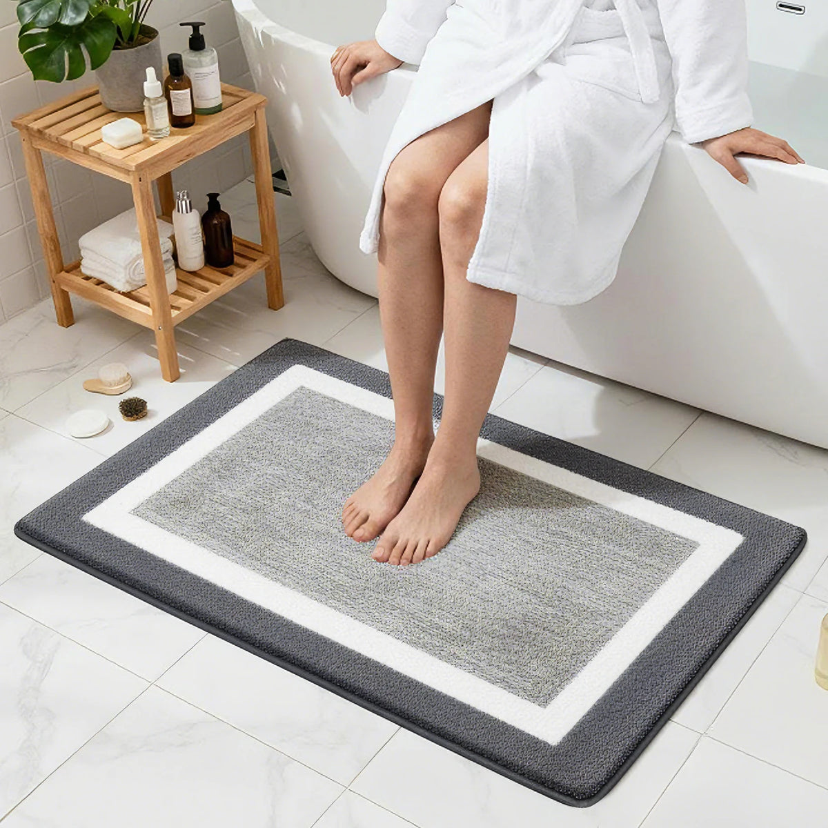 tapis bain microfibre absorbant doux moderne gris blanc bordure blanche rapide séchage respectueux environnement