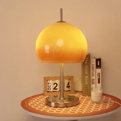 Lampe de chevet orange vintage en verre sur table de nuit