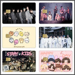 étui carte bancaire kpop strays moderne noir gris blanc personnes costumes formels minimaliste