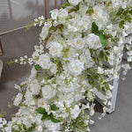 guirlande florale artificielle fleurs clochettes roses feuilles vertes décoration élégante intérieure classique événement anniversaire