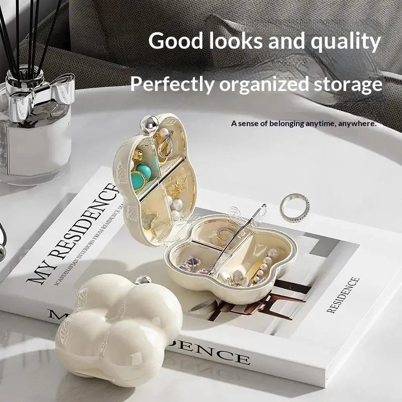 boîte bijoux blanche moderne élégante rangement portable pilules médicaments bagues boucles d'oreilles colliers voyage