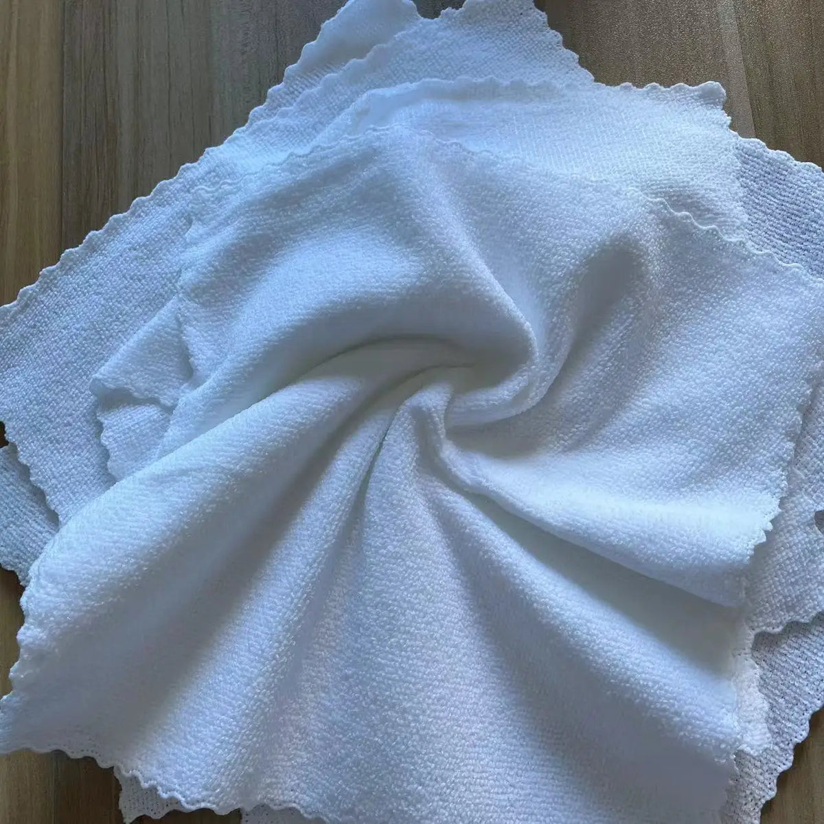 serviettes blanches texturées 30x30cm nettoyage cuisine multipropose antimicrobien écologique softwashable festonnées pack5