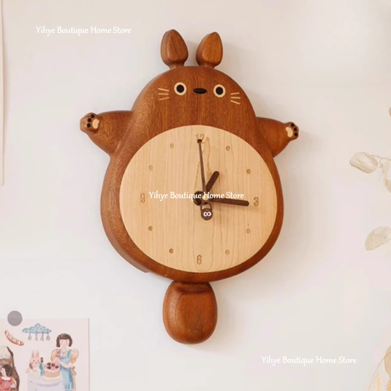 horloge murale bois marron moderne visage animé insolite decoration salon