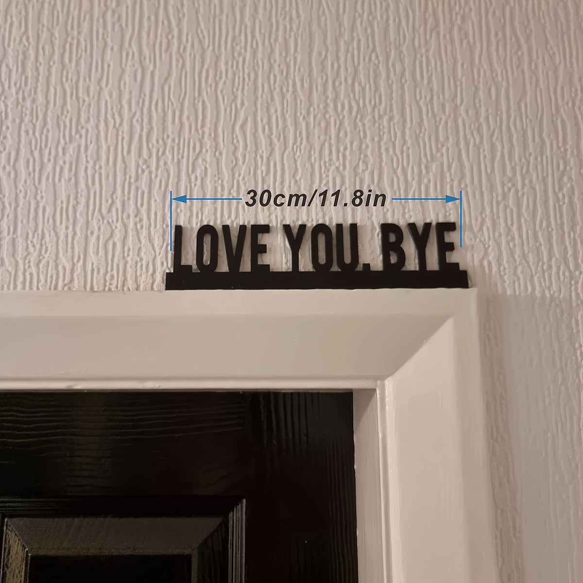 décoration murale plaque minimaliste LOVE YOU BYE noir lettres blanches salon contemporain sans électricité