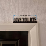 décoration murale plaque minimaliste LOVE YOU BYE noir lettres blanches salon contemporain sans électricité