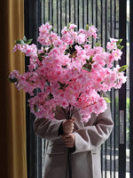 décoration intérieure branches fleurs artificielles cerises roses vertes mariage anniversaire