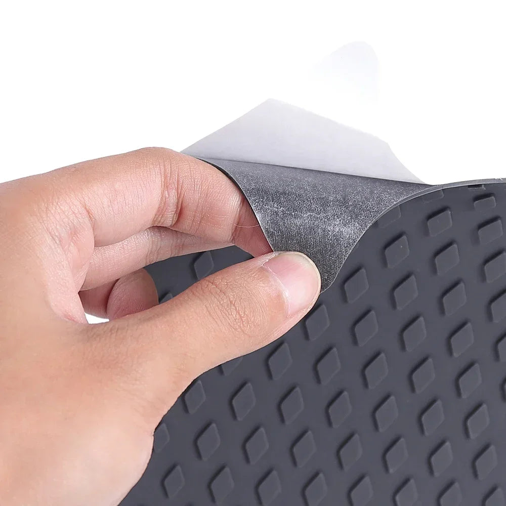 protection trottinette noire caoutchouc motifs adhésive antidérapante scooter électrique pratiquante résistante pieds