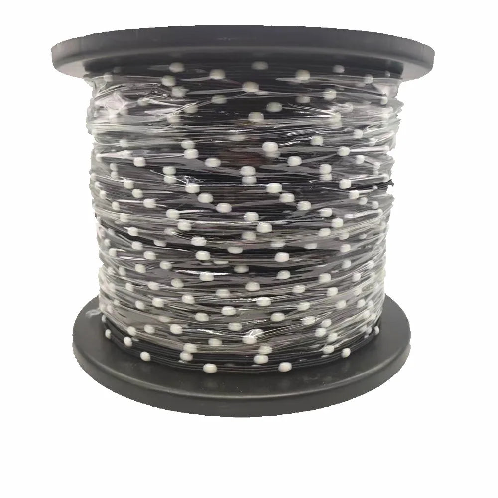 Guirlande LED en galets illuminant un salon moderne
