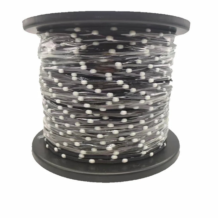 Guirlande LED en galets illuminant un salon moderne