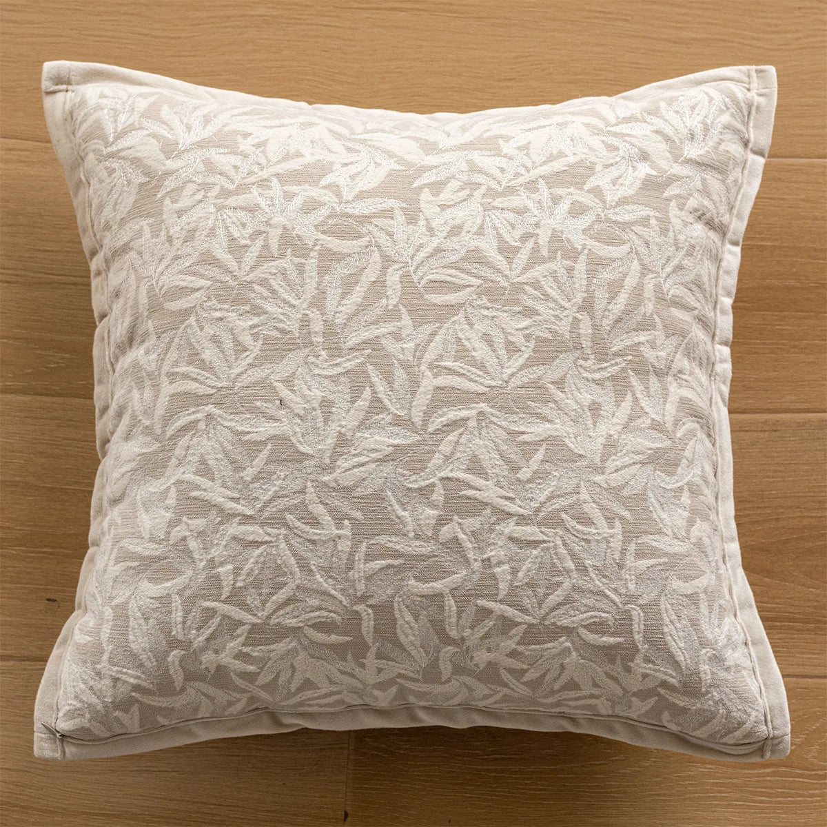 coussin décoratif texturé doux violet clair blanc motif géométrique polyester 45x45cm