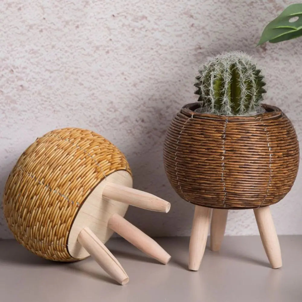 cache pot tressé rotin moderne cactus feuilles vertes marron clair pieds bois durable tissé