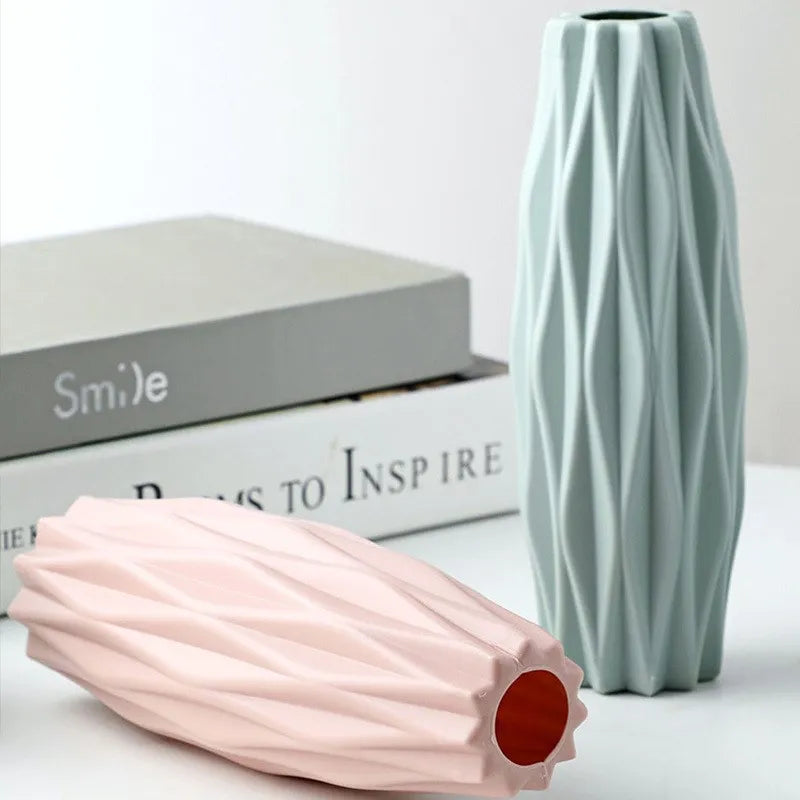 vases table modernes opaques plissés rose clair vert pastel blanc minimaliste