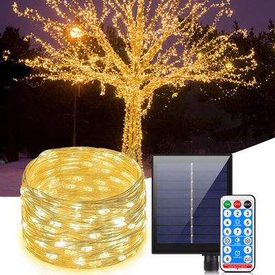 Guirlande lumineuse solaire 20m étanche illuminant un jardin le soir