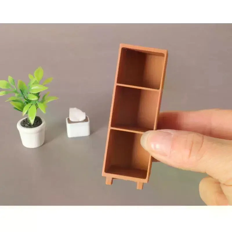 rangements étagères miniatures poupées boîtes vases plantes décoratives vases couleur bois clair motifs floraux
