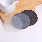 coasters silicone motifs floraux bord dentelé gris blanc transparent décoration florale