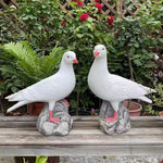 statues pigeons blancs relief plumes mousse artificielle base rocher extérieur intérieur ornement animal decoration