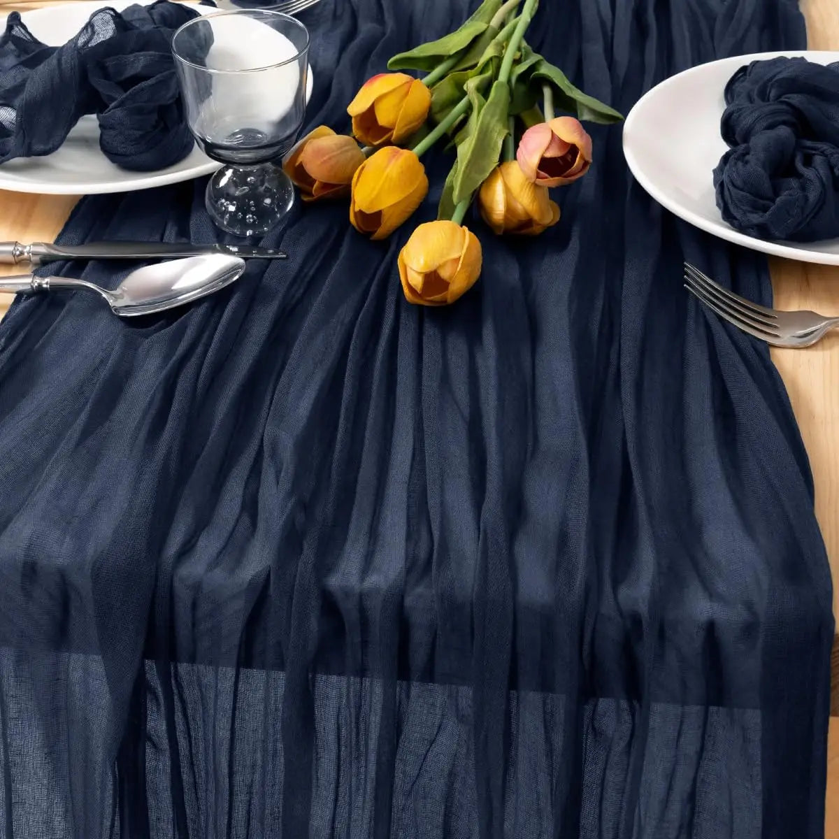 nappe bleu marine plissée semi transparente table élégante mariage anniversaire extérieur printemps été