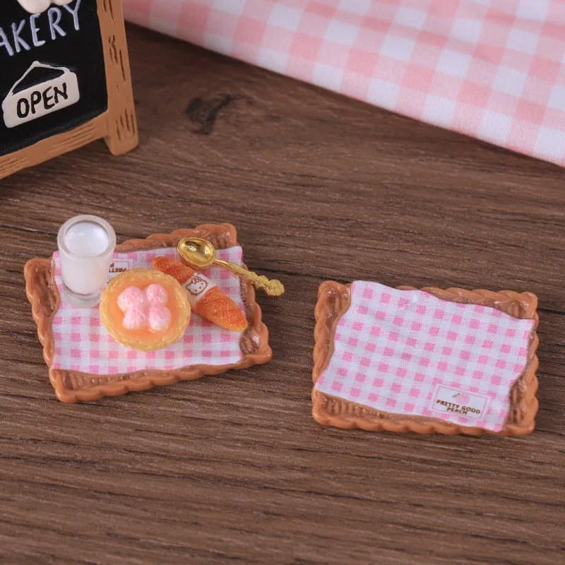 assiettes miniatures carreaux rouge blanc jaune vert bleu rose opaques artisanat résine DIY