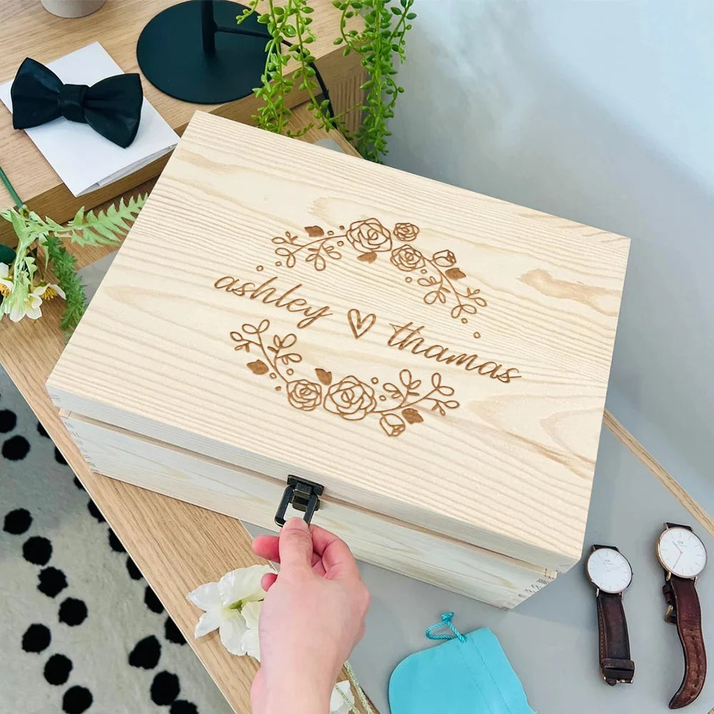 boîte bijoux bois personnalisée gravure fleurs cœur réutilisable traditionnelle artisanale