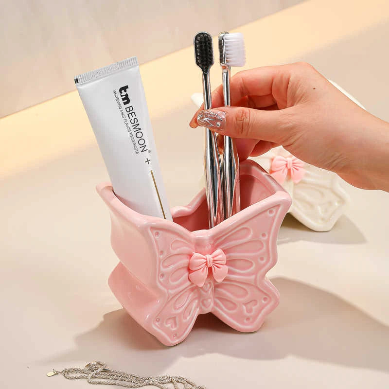 rangement mural papillon rose blanche brosses dents pinceaux maquillage deco girly fantaisiste