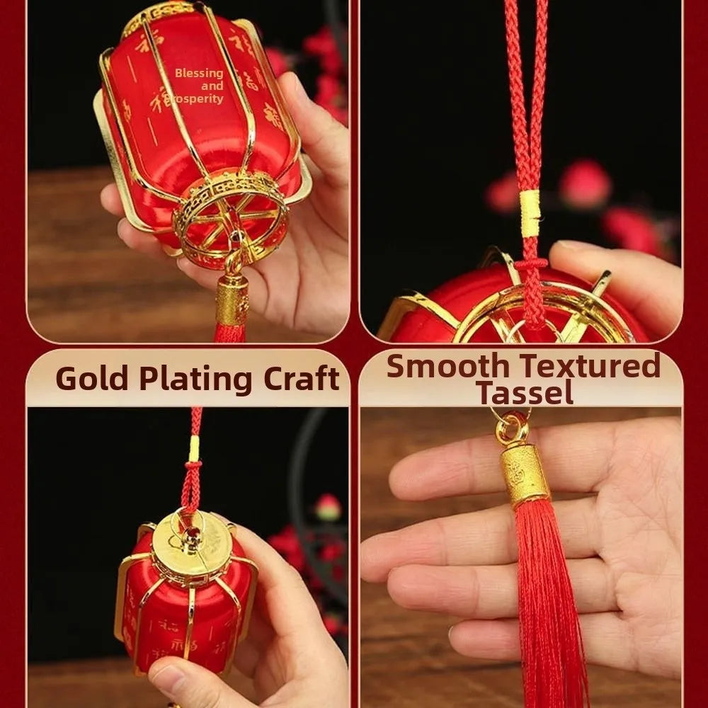 lanterne traditionnelle chinoise rouge dorée écritures ciselées tassel chaîne ornée classique anneau métallique fête