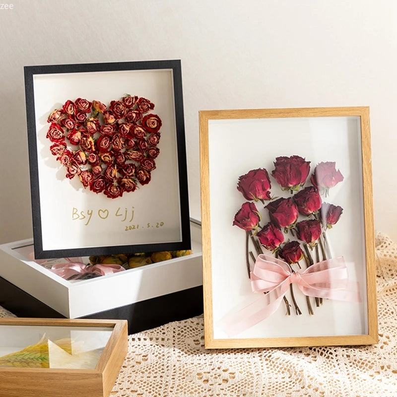 cadres photo fleurs séchées bois clair opaque transparent décoration intérieure nature morte minimaliste bohème