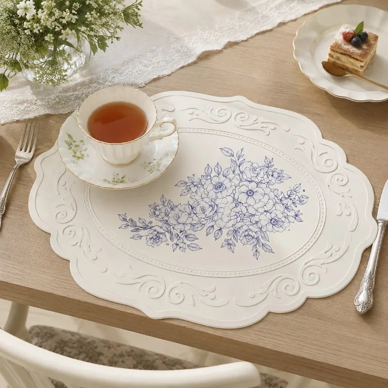 placemat silicone fleurs bleues blanc bordure embossée classique élégant imperméable cuisine table manger