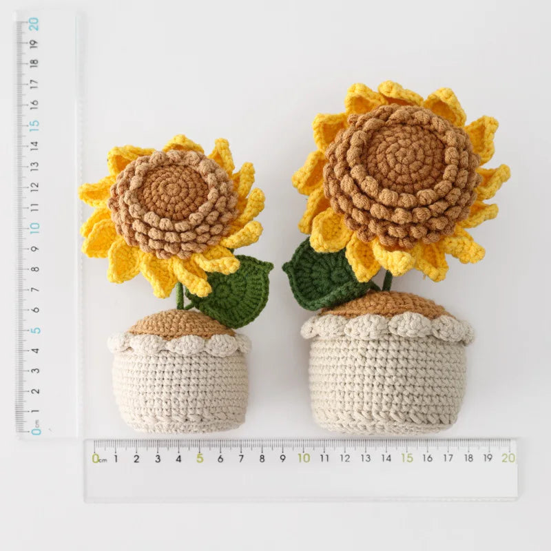 fleurs tricotées multicolores pot décoration intérieure artisanale célébration anniversaire diplôme