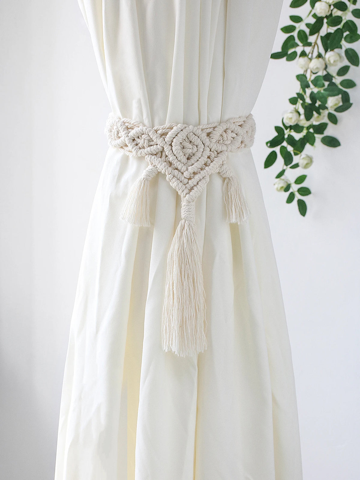 rideau polonais boho blanc rayures jaunes bois pompons adhésif coton moderne