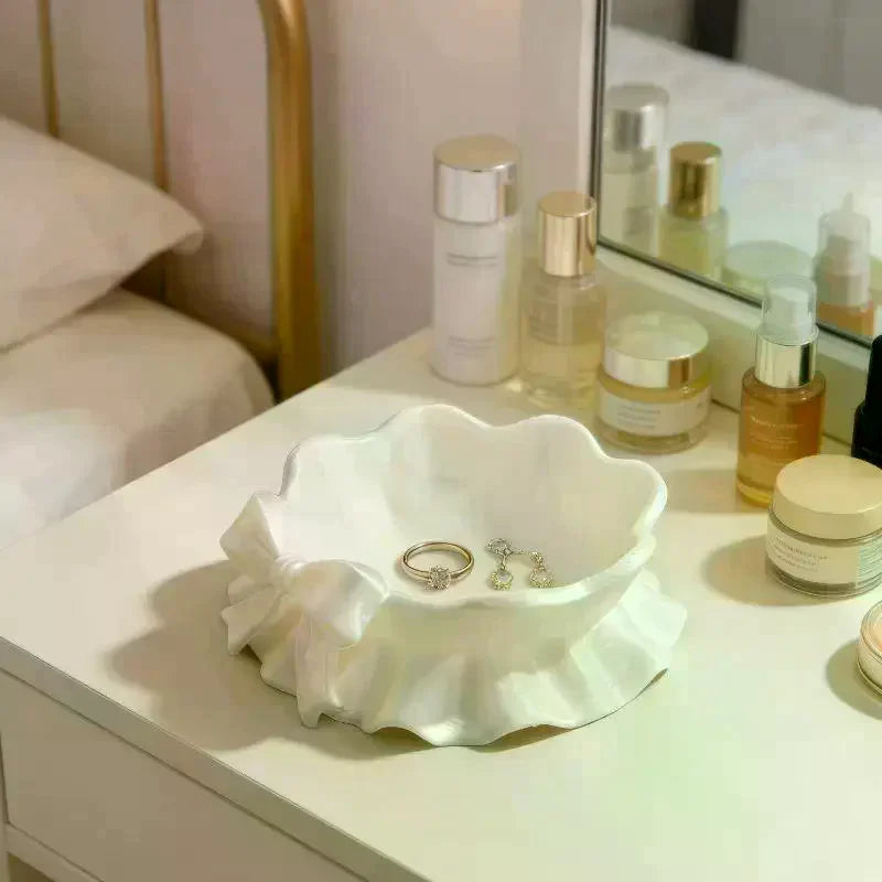boîte rangement bijoux forme nœud ondulée blanc vert clair décorative féminine élégante maison