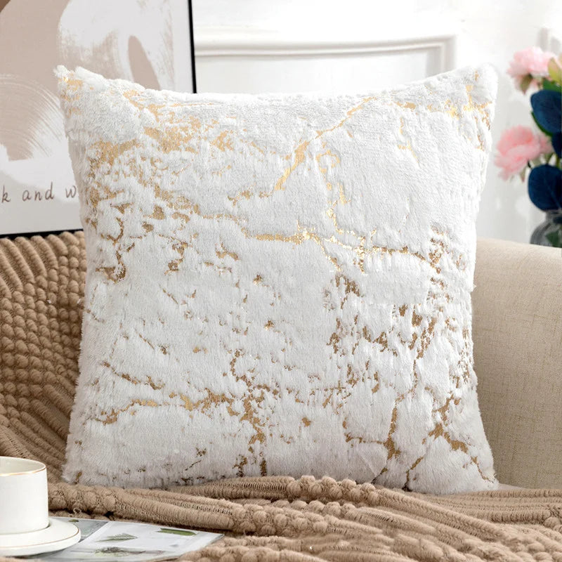 coussin carré blanc motif doré texture veloutée contemporain 43x43cm fixé chambre salon decoration