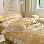 ensemble literie classique rayures horizontales blanc beige vert clair fronces volants romantique pièces