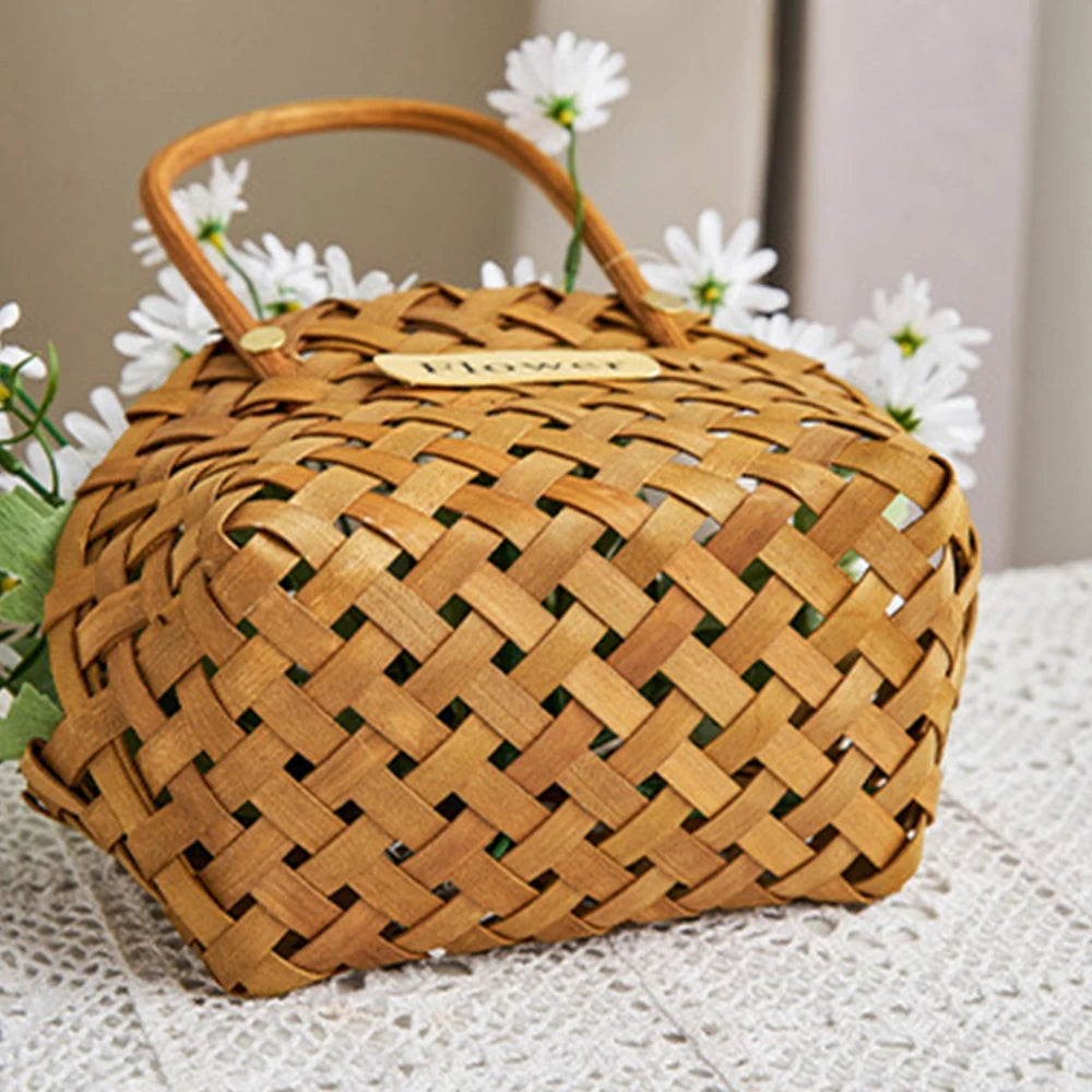 paniers décoratifs tressés marron fleurs artificielles variées rustique champêtre