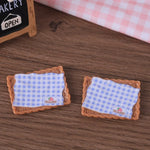 assiettes miniatures carreaux rouge blanc jaune vert bleu rose opaques artisanat résine DIY
