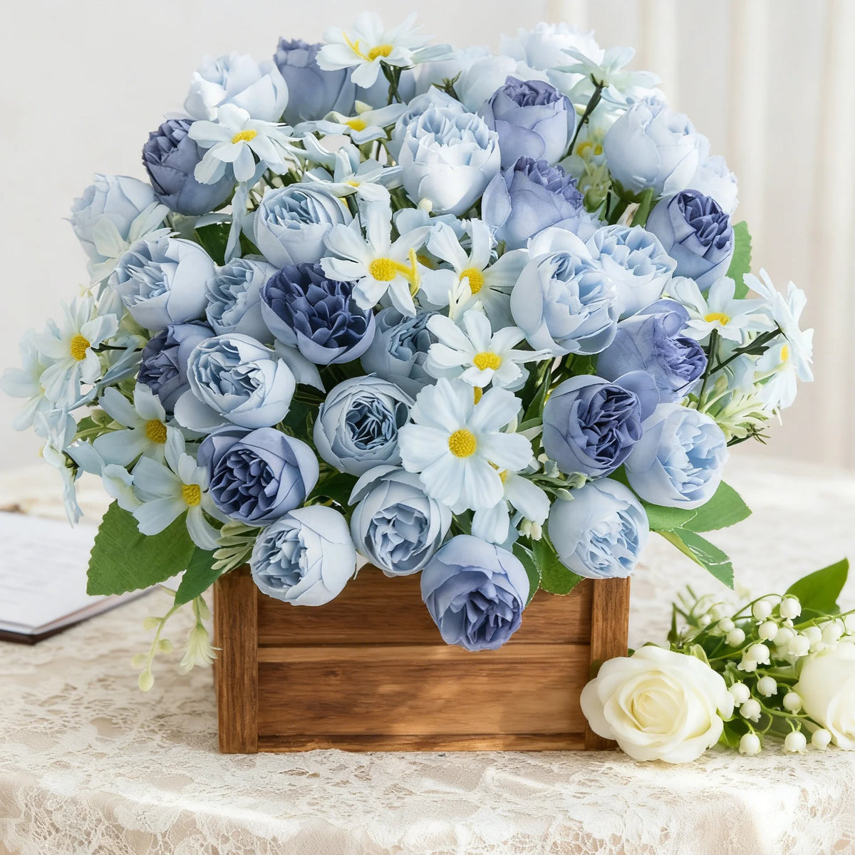 Bouquet fleurs artificielles bleu jaune blanc mariage décoration extérieure champêtre bois