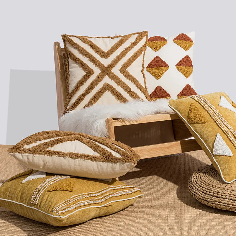 coussin décoratif nordique brodé motif géométrique beige moutarde orange brun boho chic